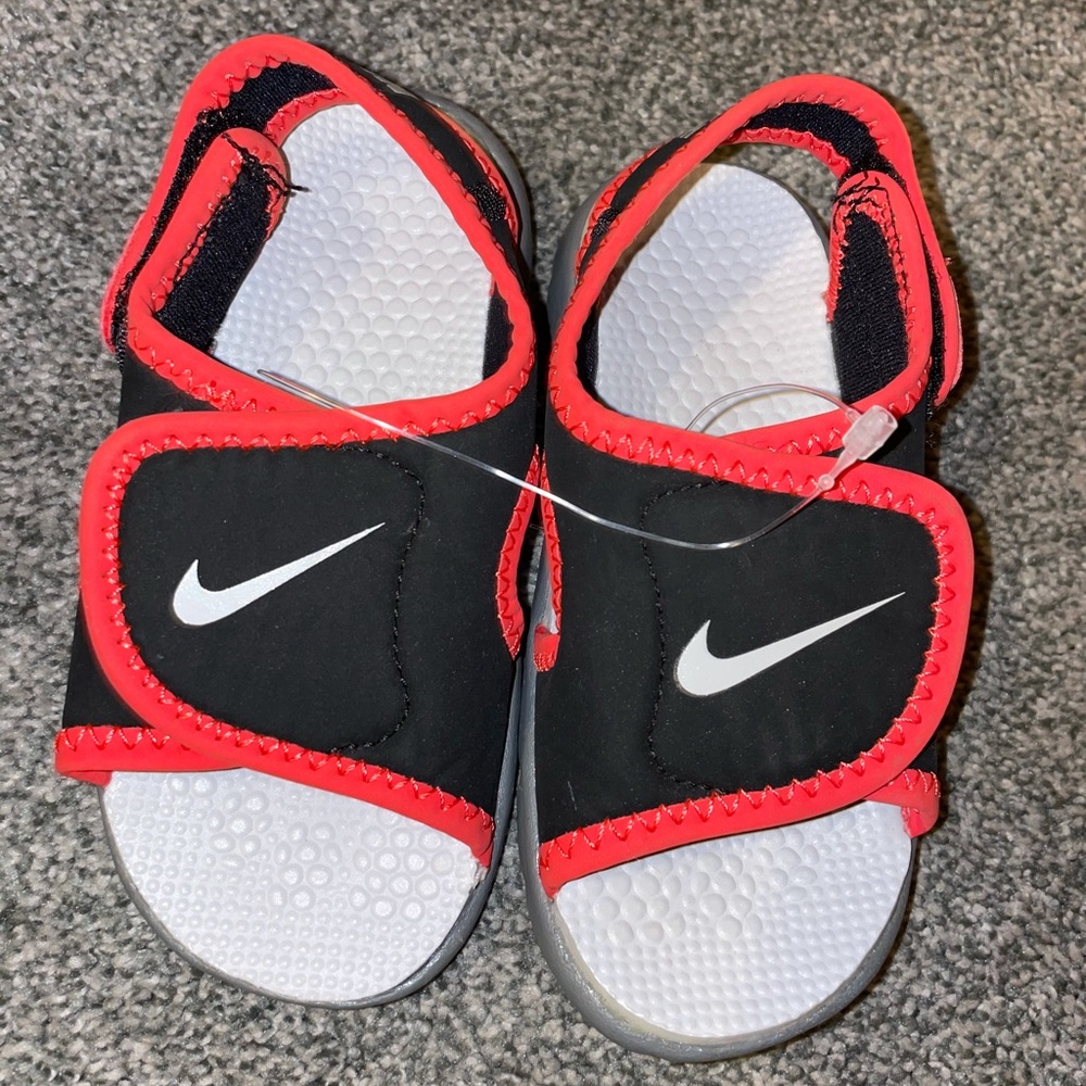 NWOT Toddler Boys 7 Nike Velcro Sandals Black&Red